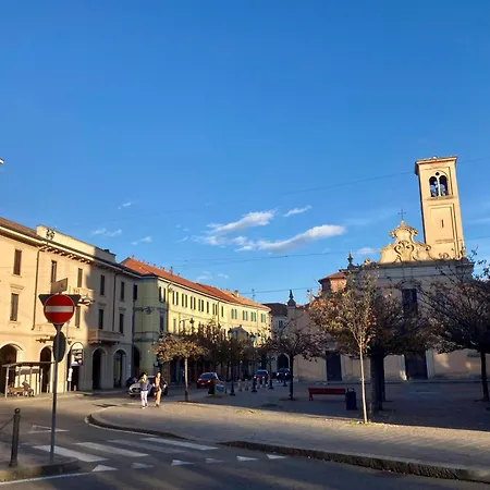Casa Express Tra Como E Milano Saronno Exterior photo